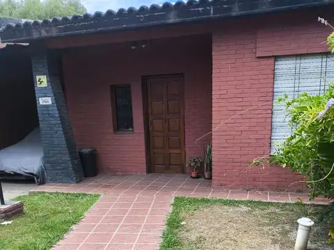 Casa en Venta con 3 cocheras