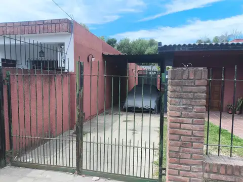 Casa 3 ambientes con 2 baños
