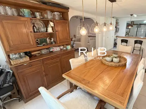 Casa en Venta con 3 cocheras