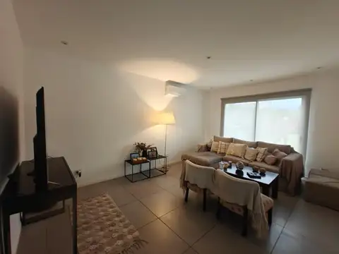 Casa con pileta en Santa Guadalupe