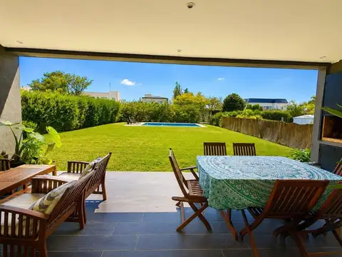Casa en Venta en Pilar del Este - Santa Guadalupe, USD 218.000