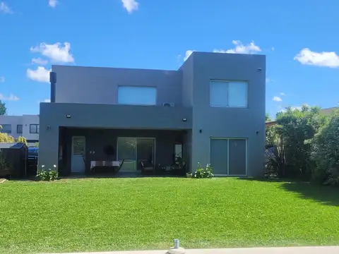 Casa 5 ambientes con 3 baños