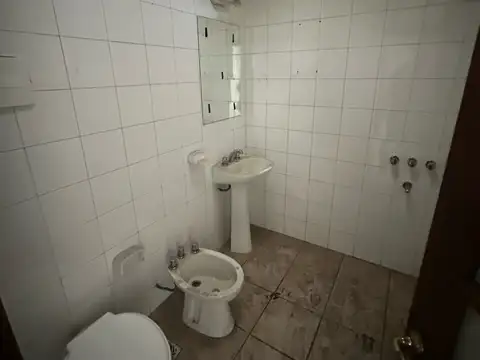Local en Alquiler en Nuestra Señora De Lourdes, $ 2.300.000