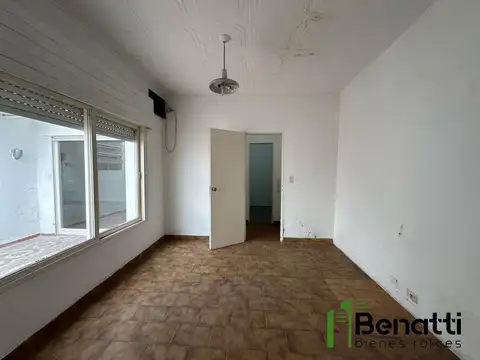 Departamento 2 ambientes con patio y terraza propia.