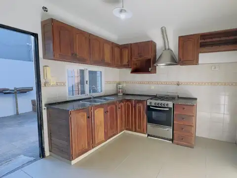 casa tipo PH en planta baja en alquiler excelente ubicación