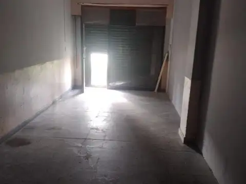 VENTA- DOS LOCALES EN BLOCK MAS ESPACIO AEREO-