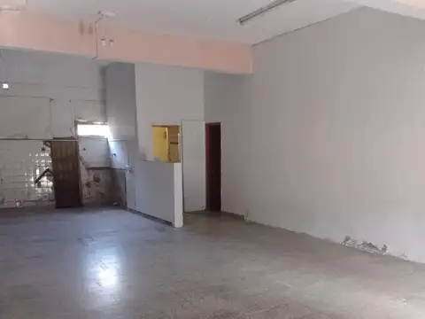 VENTA- DOS LOCALES EN BLOCK MAS ESPACIO AEREO-