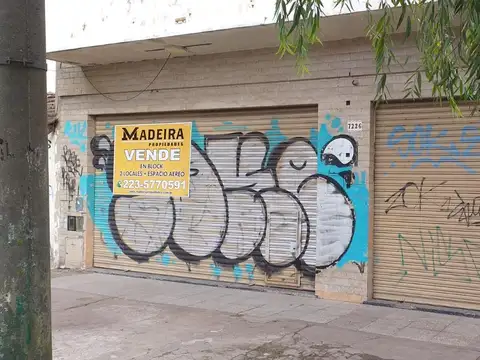 VENTA- DOS LOCALES EN BLOCK MAS ESPACIO AEREO-