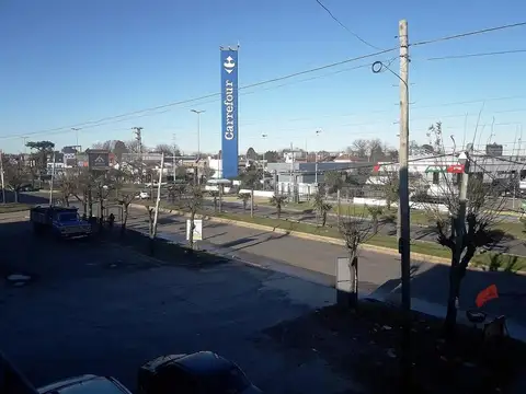 EXCELENTE LOTE SOBRE AVENIDA EN INMEJORABLE ZONA DE ADROGUE