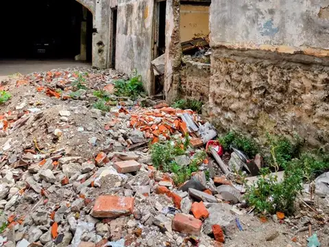 LOTE DE TERRENO SOBRE AV PEDRO DE MENDOZA FRENTE AL RIO