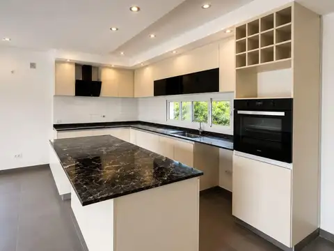 Casa 4 ambientes con 3 baños