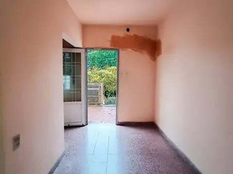 Casa 6 ambientes con 2 baños