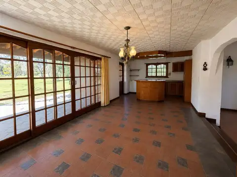 Casa 4 ambientes con 2 baños