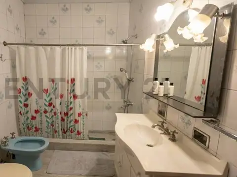 Departamento 5 ambientes con 2 baños