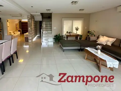 Casa 4 ambientes con 2 baños