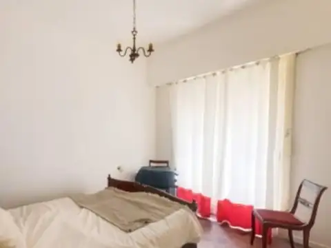 CASA EN VENTA 14 E/ 42 y 43 4 DORM PARQUE PILETA QUINCHO