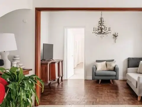 CASA EN VENTA 14 E/ 42 y 43 4 DORM PARQUE PILETA QUINCHO