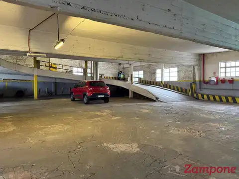 Venta Garage funcionando 24 hs  en Floresta