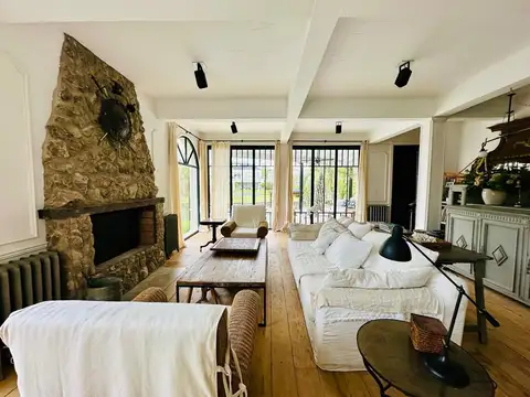 Casa en Alquiler Temporal con 4 cocheras