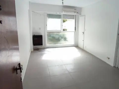 DOBLAS Y FORMOSA, "A NUEVO", 1ER PISO C/FRENTE "SUPER LUMINOSO", AMBOS DORMITORIOS CON PLACARD. PISOS DEL LIVING COMEDOR , BAÑO Y COCINA DE PORCELANA