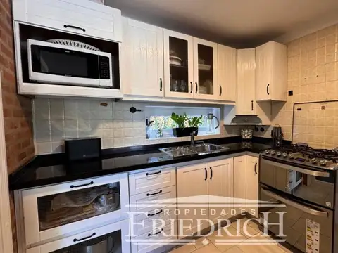 Casa 4 ambientes con 4 baños