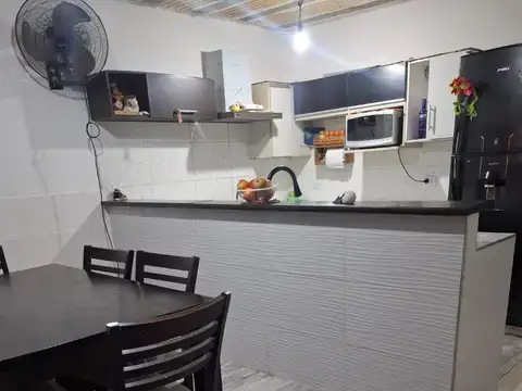 VENTA CASA 4 AMBIENTES LONGCHAMPS