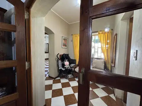 Casa 6 ambientes con 2 baños