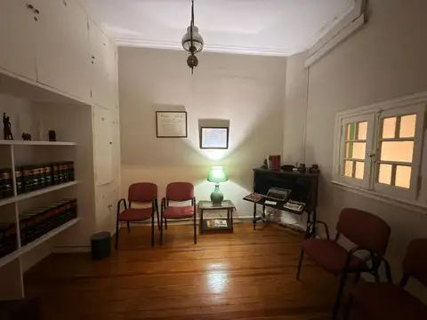 Cosme Beccar 200, Piso 1