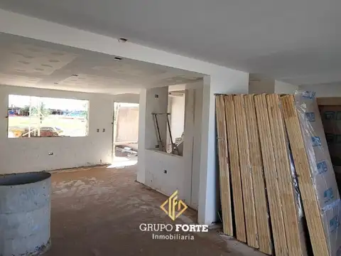 Casa 4 ambientes con 2 baños
