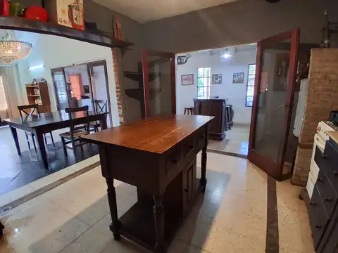 Casa 7 ambientes con 1 baño