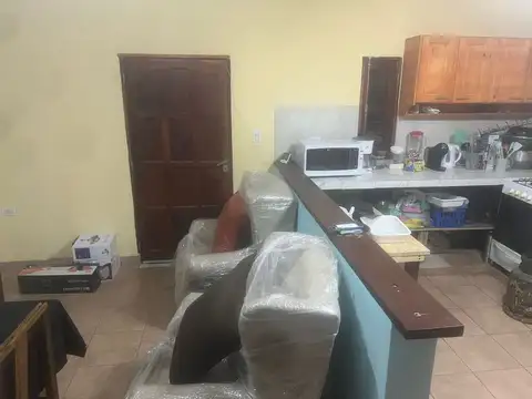 Casa 4 ambientes con 2 baños