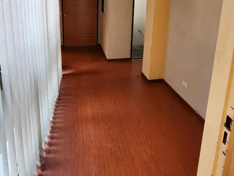 Tacuarí 100, Piso 4