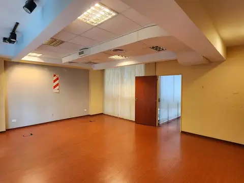 Planta libre al frente, en esquina, SIN EXPENSAS