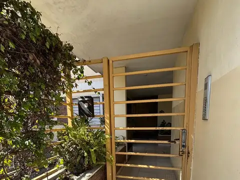 sarratea 100, Piso pb