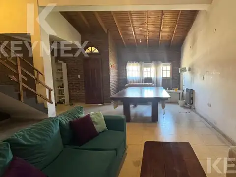 Casa 6 ambientes con 2 baños