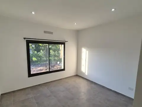 Casa Chalet  en Alquiler en Santa Lucia, Pilar del Este, Pilar