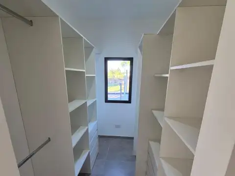 Casa en Alquiler en Pilar del Este - Santa Lucia, USD 1.100