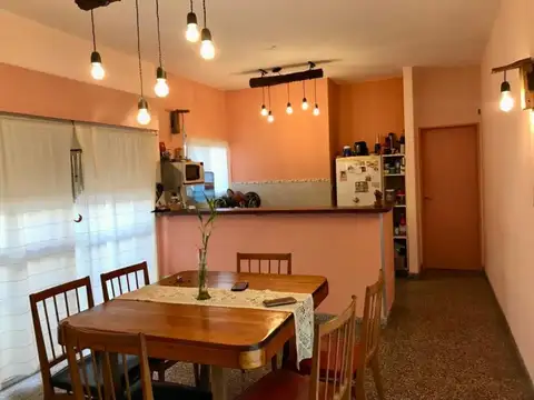 Casa 5 ambientes con 2 baños