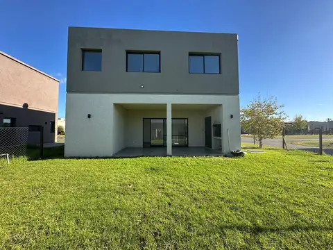 Casa Chalet  en Alquiler en El Aljibe, Pilar, G.B.A. Zona Norte