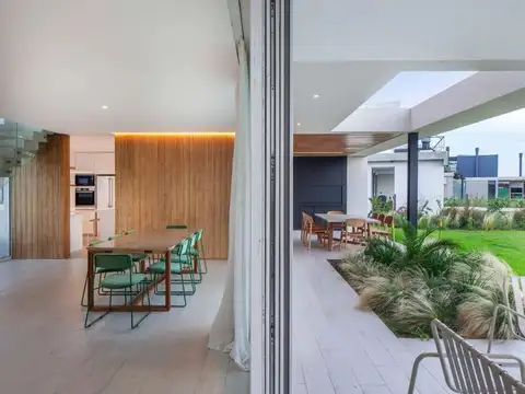 CASA A LA LAGUNA, BARRIO COSTAS PUERTOS ESCOBAR