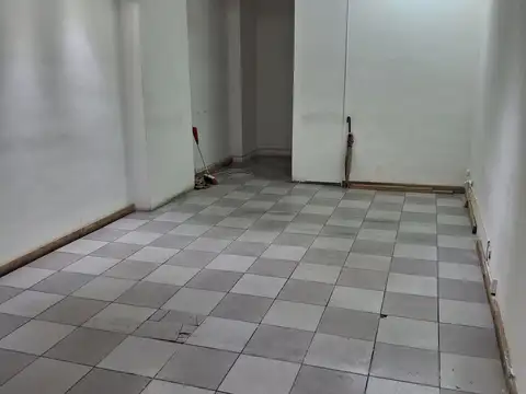 LOCAL COMERCIAL, CÉNTRICO SOBRE CONSTITUCIÓN 
