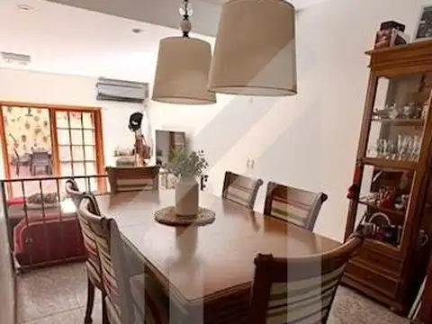 Casa 5 ambientes con 3 baños