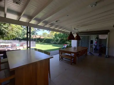 Las Veletas: Muy linda casa en 2 ptas con 3 dormit, galeria,