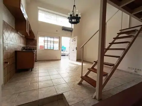 Depto Tipo Casa en Alquiler en Caballito, $ 550.000