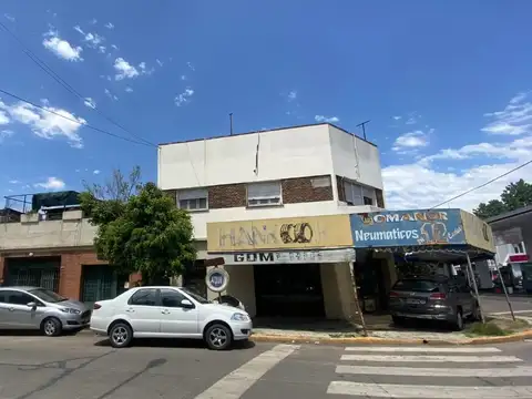 EXCELENTE LOCAL CON VIVIENDA Y 2 DEPTOS MONOAMB. OPORTUNIDAD!!!!    IMPERDIBLE!!!