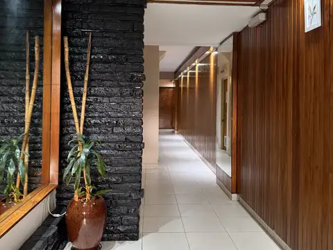 HERMOSO DEPARTAMENTO DE 2 AMBIENTES AL FRENTE CON BALCON TERRAZA Y JARDIN DE INVIERNO