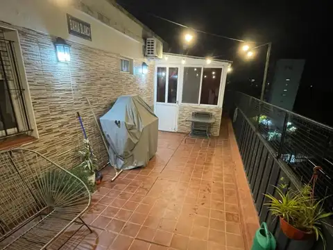 HERMOSO DEPARTAMENTO DE 2 AMBIENTES AL FRENTE CON BALCON TERRAZA Y JARDIN DE INVIERNO