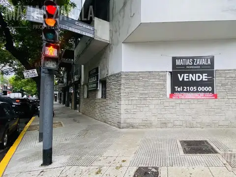 Magnifico Local en Esquina en ALQUILER - SIN EXPENSAS - Zona Comercial UNICO !!!
