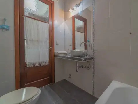 MUY LUMINOSO PH CINCO AMBIENTES CON TERRAZA