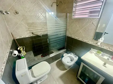 VENTA CASA LANUS 2 PH EN BLOCK 540 MT  COCHERAS